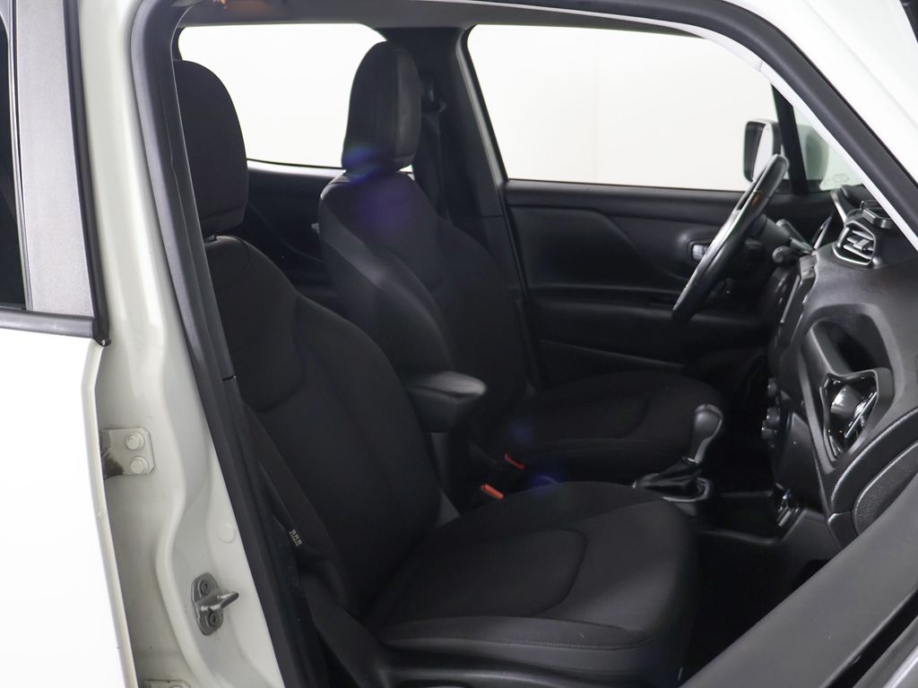 Used 2018 White Jeep Latitude image 23