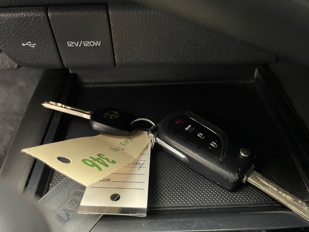 Thumbnail: 2022 Toyota Camry - 28