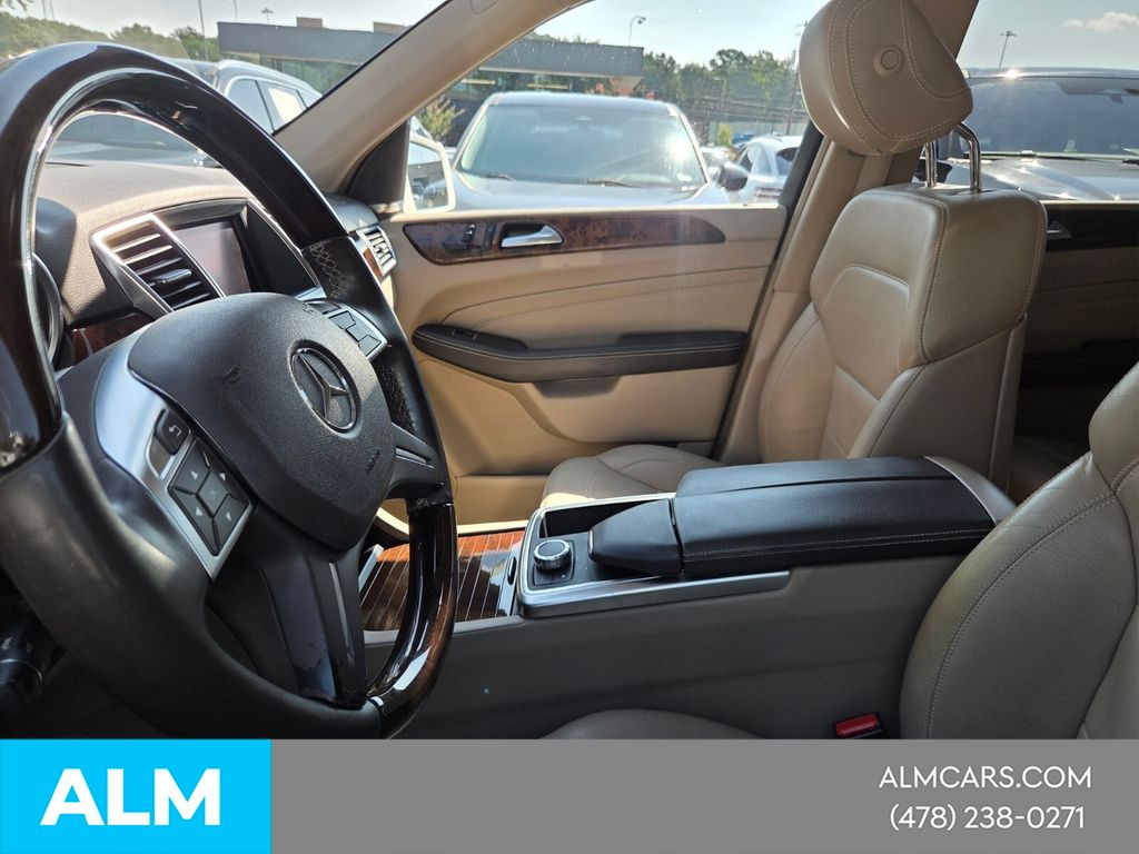 Used 2015  Mercedes-Benz ML 350 image 4