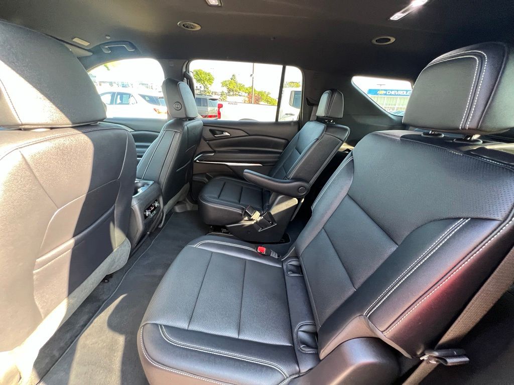 Used 2025 Chevrolet Traverse SUV