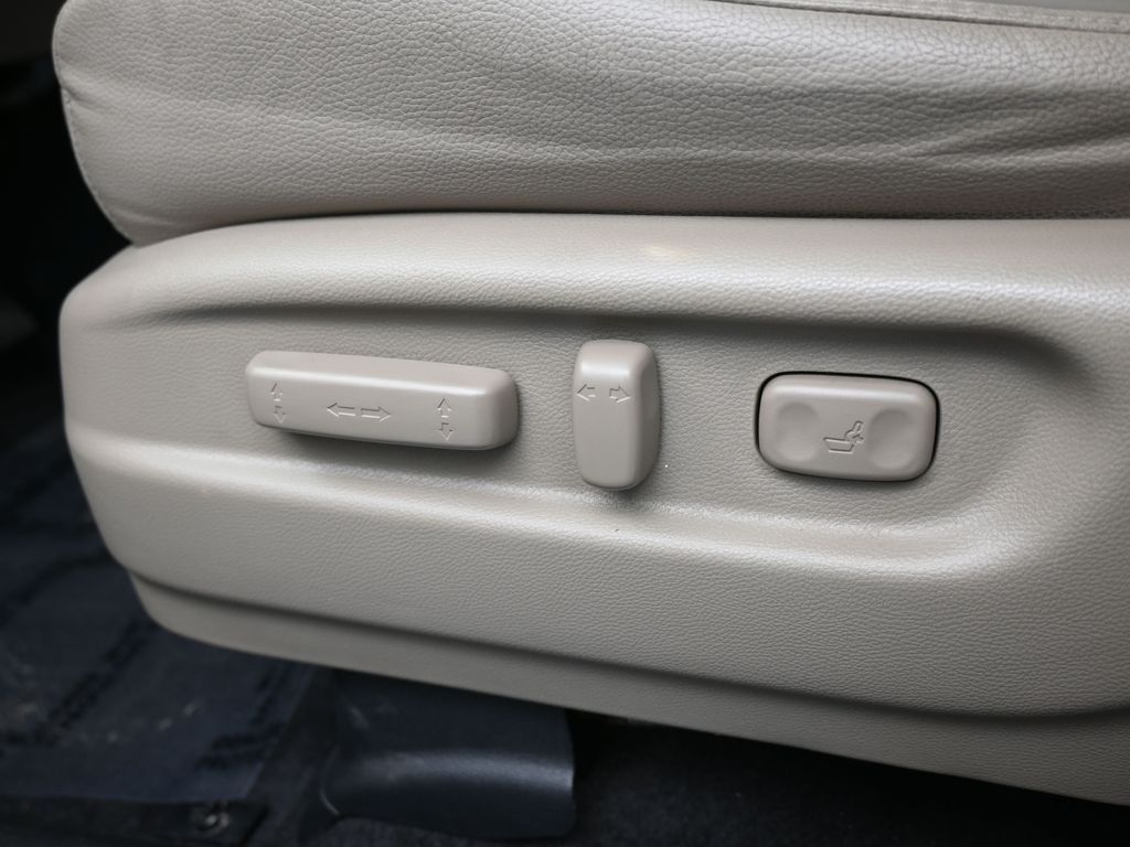 Used 2023 Platinum White Pearl Honda RTL image 12