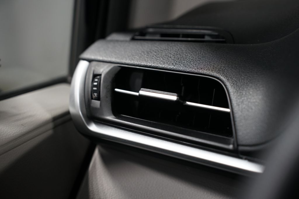 Thumbnail: 2024 Toyota Sienna - 24