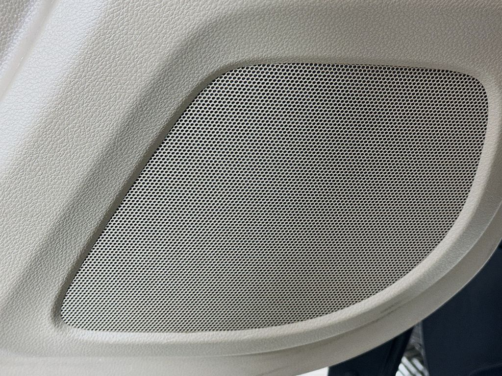 Thumbnail: 2017 Honda Pilot - 18