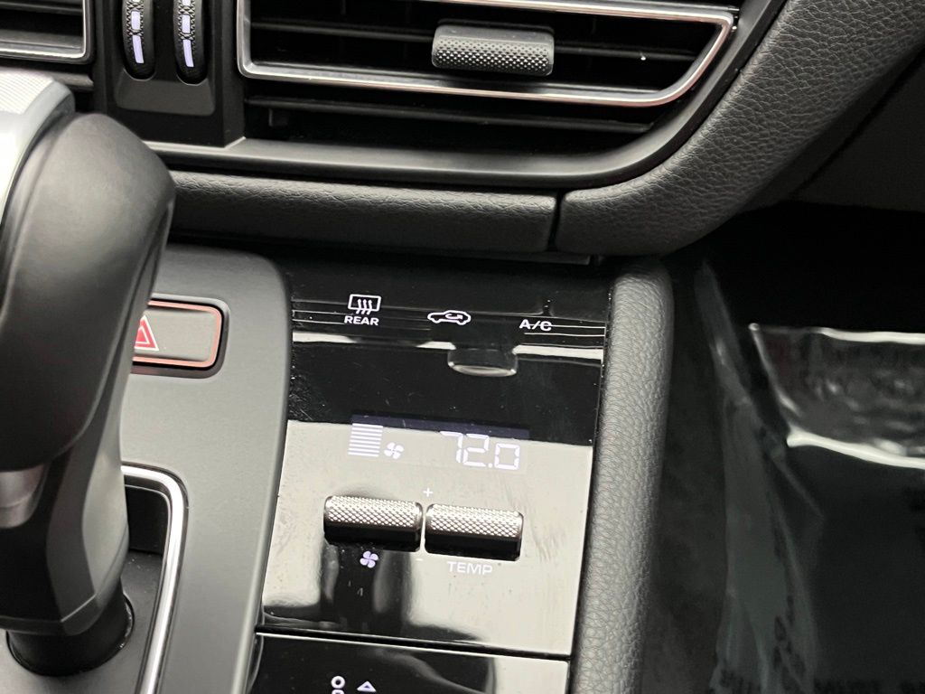 Thumbnail: 2025 Porsche Macan - 20