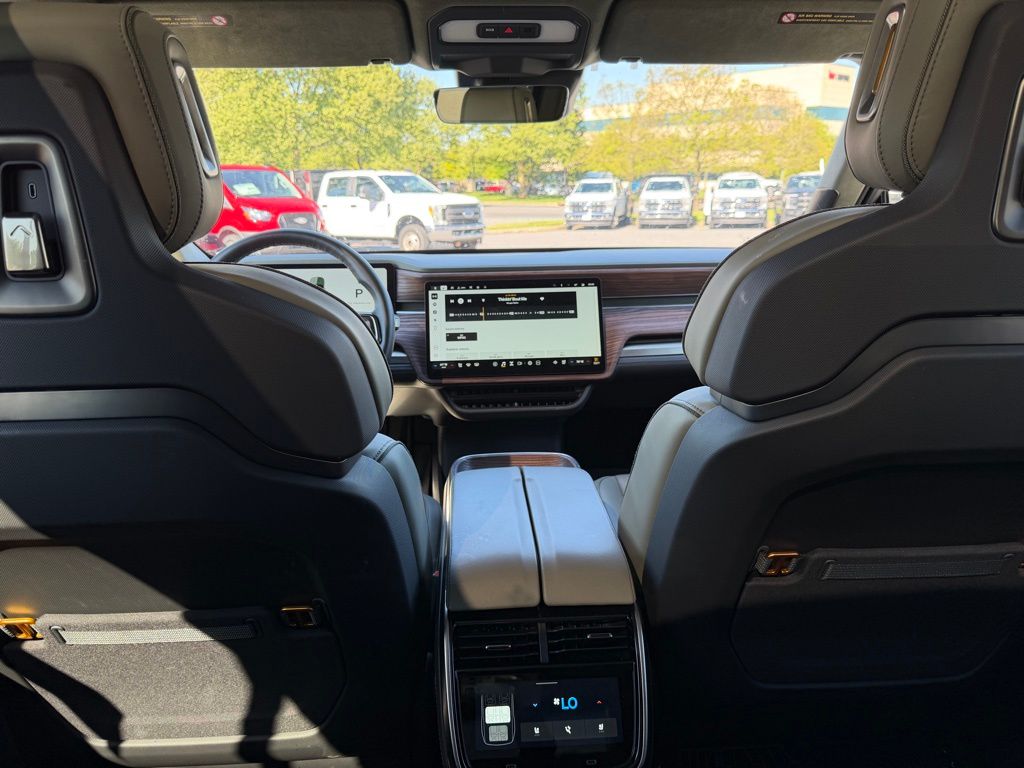 2023 Rivian R1S Adventure