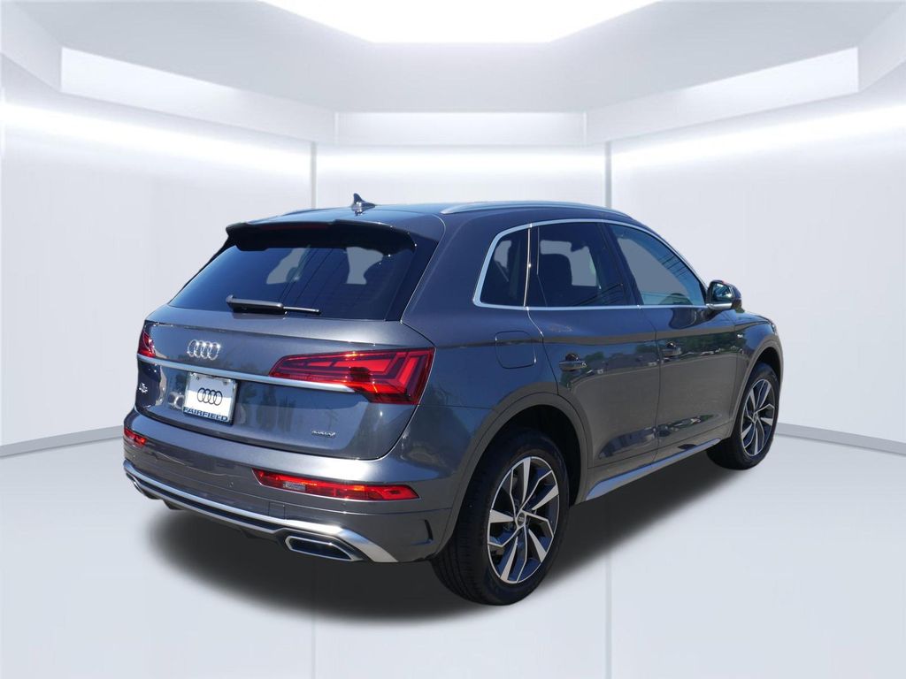 Thumbnail: 2023 Audi Q5 - 10