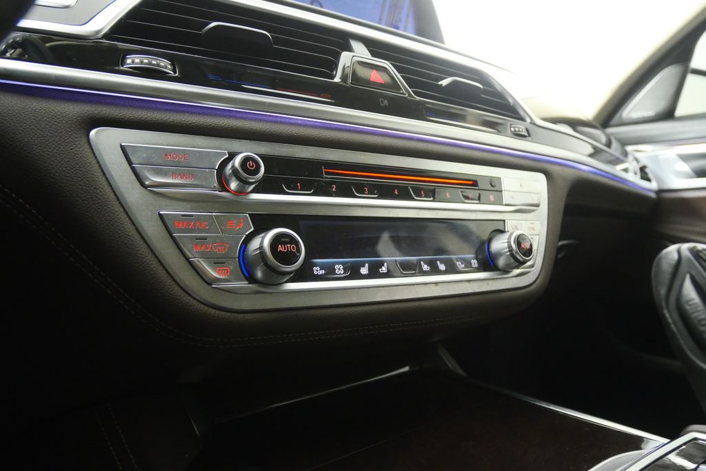 Thumbnail: 2016 BMW 7 Series - 22