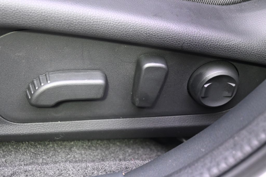 New 2026 White Subaru Premium image 14