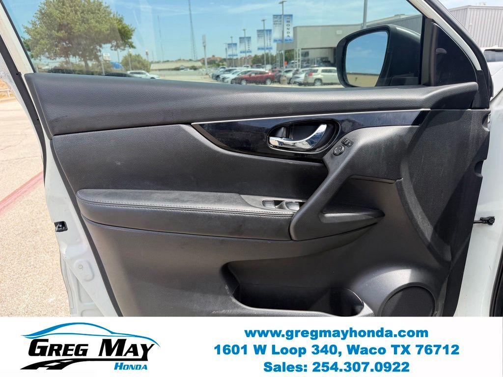 2017 Nissan Rogue Sport SL - 9