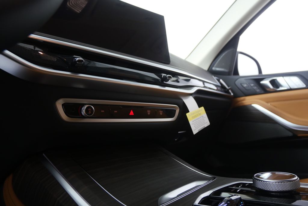 Thumbnail: 2026 BMW X7 - 23