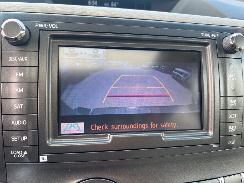 2014 Toyota Sienna XLE 7-Passenger Auto Access Se photo