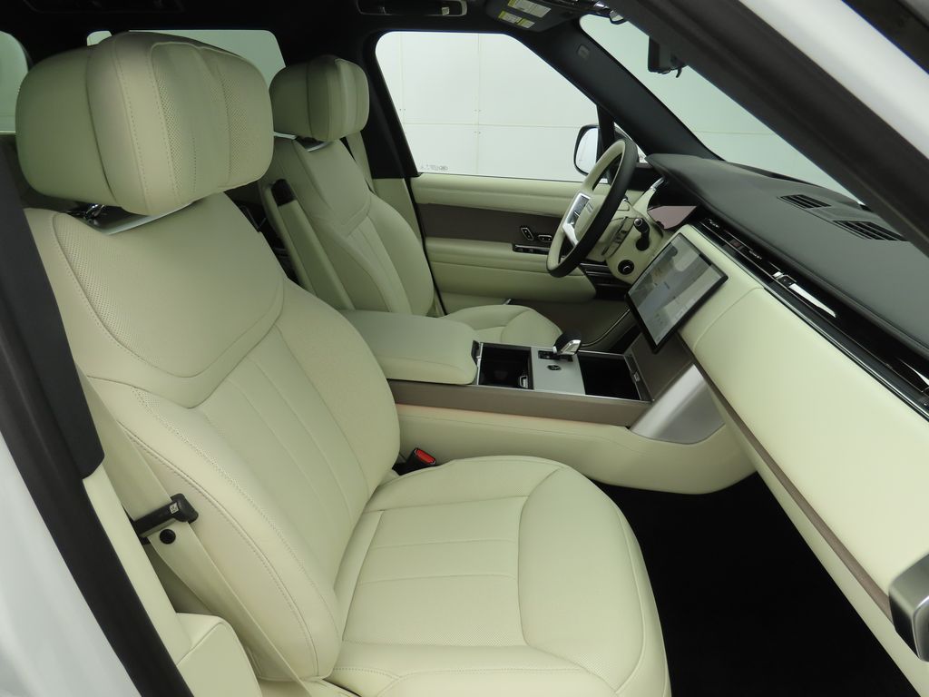 Thumbnail: 2025 Land Rover Range Rover - 22