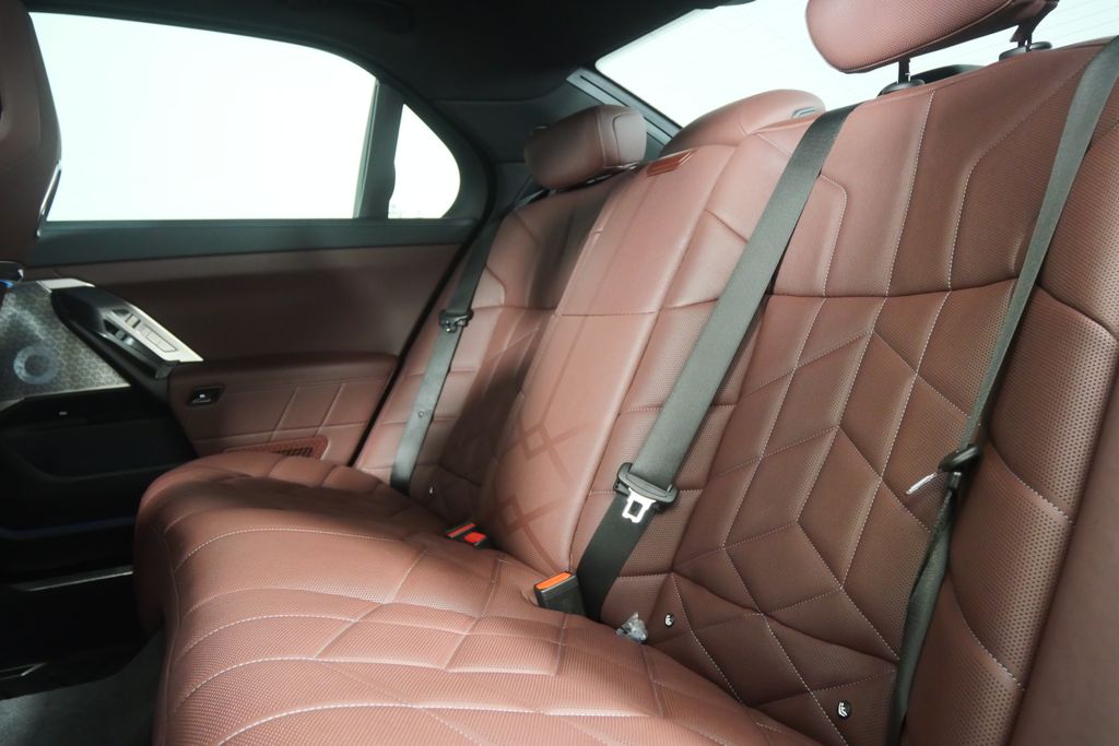 Thumbnail: 2023 BMW 7 Series - 16