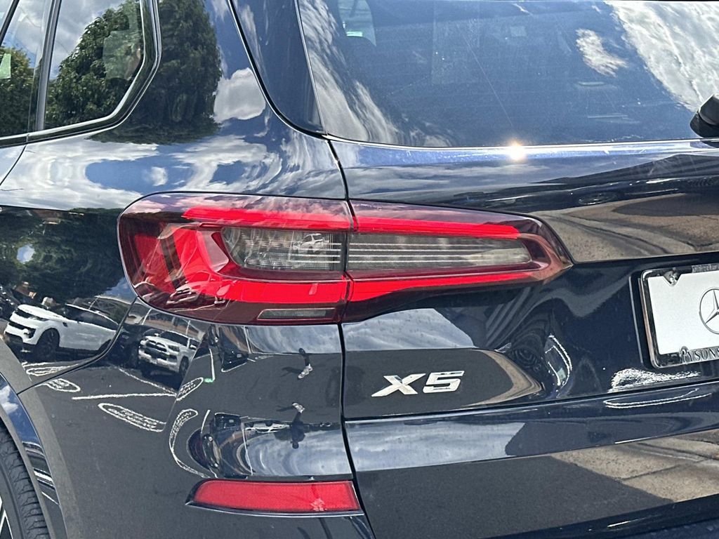 Thumbnail: 2022 BMW X5 - 11