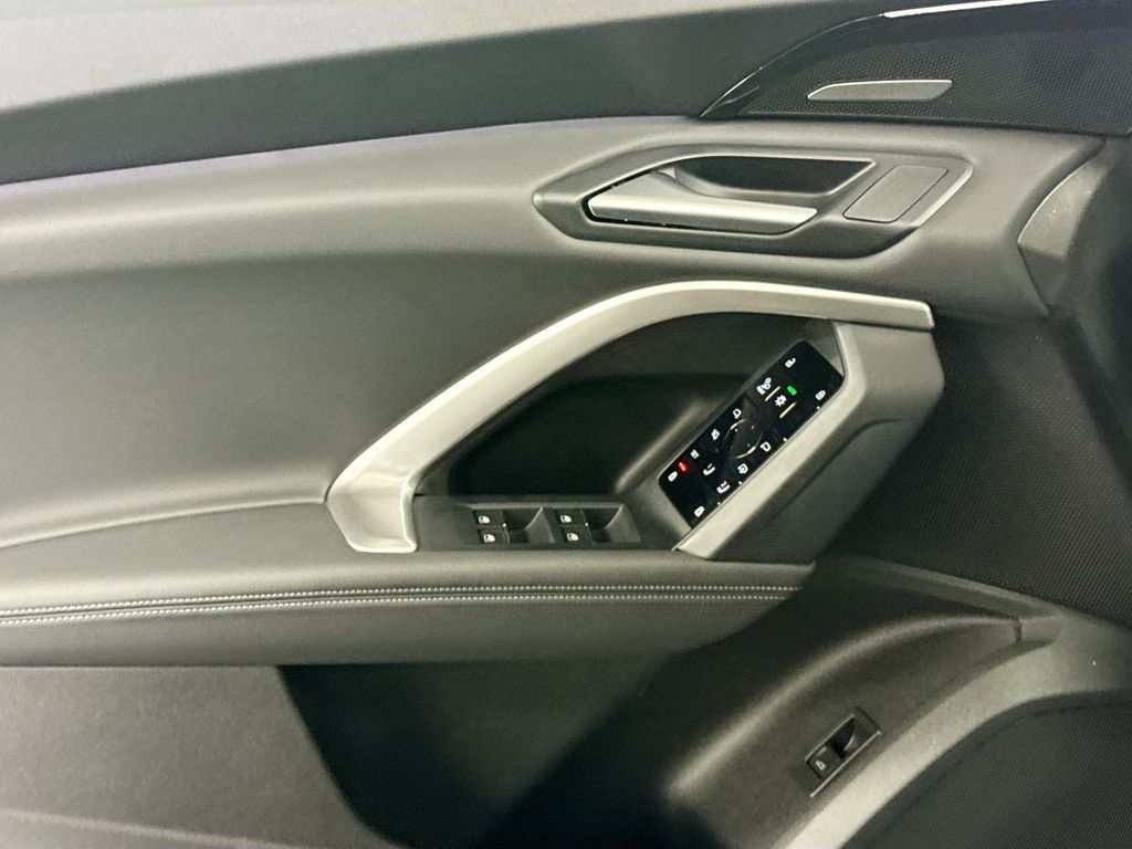 Thumbnail: 2025 Audi Q5 - 22