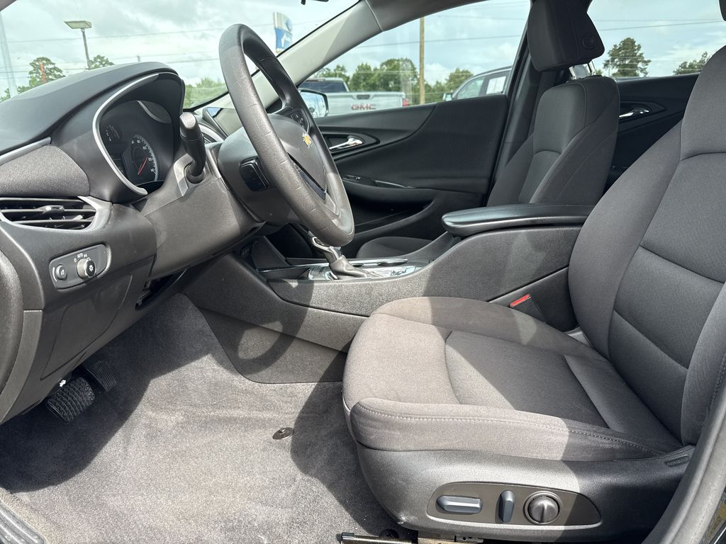 2023 Chevrolet Malibu LT - 11