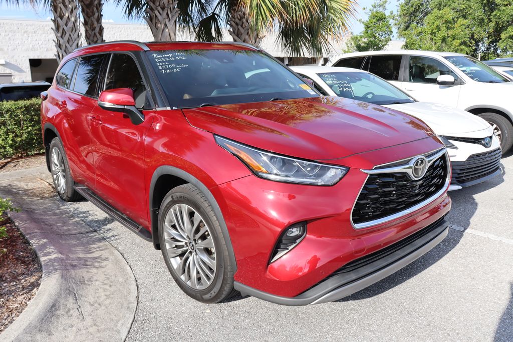 Thumbnail: 2022 Toyota Highlander - 6