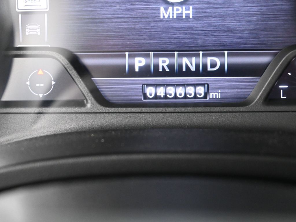 Used 2020 Diamond Black Crystal Pearlcoat Ram Laramie image 33