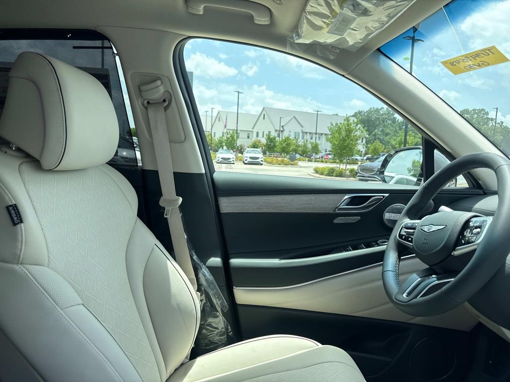 New 2026 White Genesis 3.3T Sport Prestige image 39