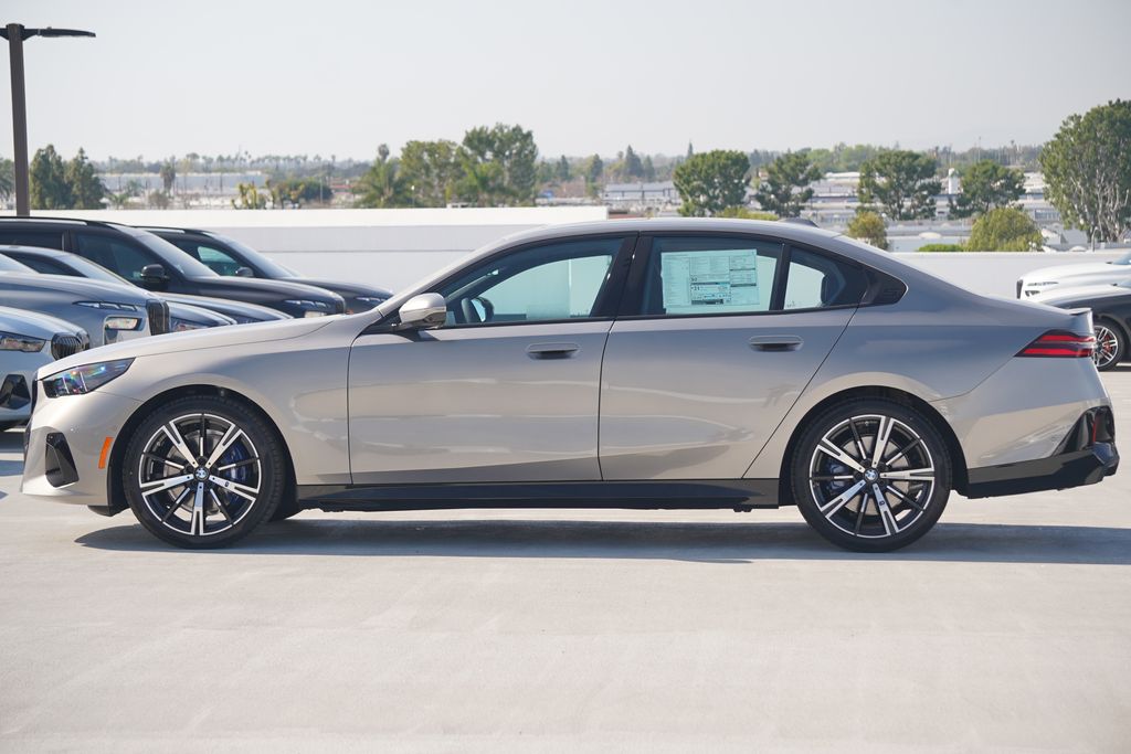 Thumbnail: 2026 BMW 5 Series - 4