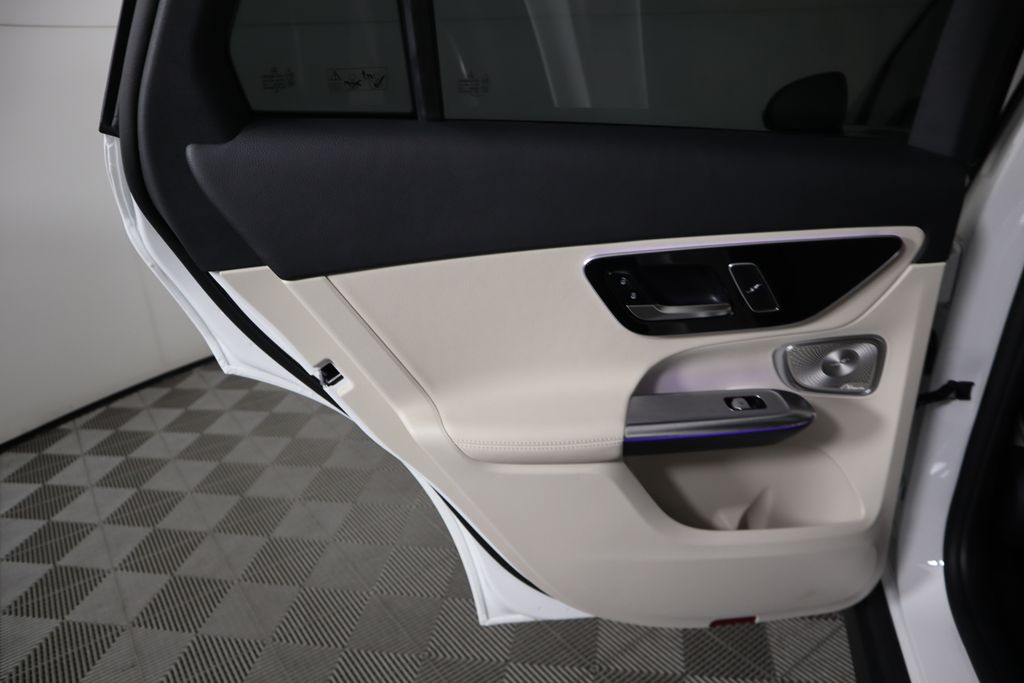 2025 Mercedes-Benz GLC 300 28