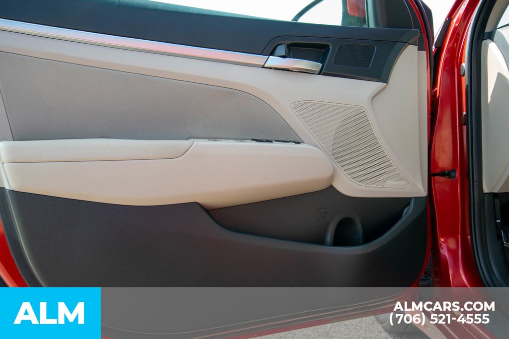 2020 Hyundai Elantra Value Edition photo 14
