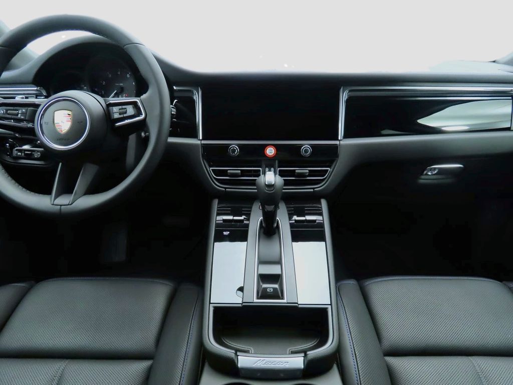Thumbnail: 2025 Porsche Macan - 15