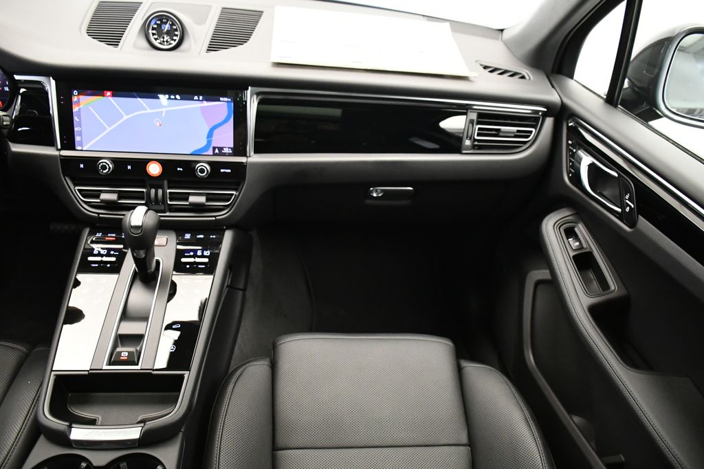 Thumbnail: 2026 Porsche Macan - 24
