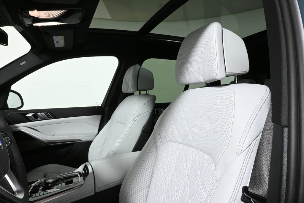 Thumbnail: 2026 BMW X5 - 16