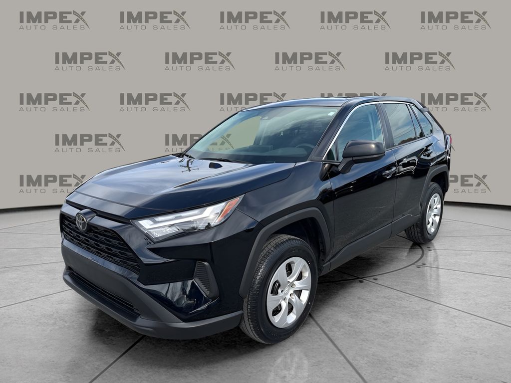 2024 Toyota RAV4 LE's photo