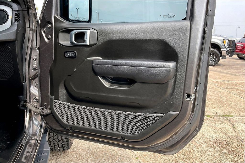 Used 2024 Jeep Gladiator Willys 4D Crew Cab