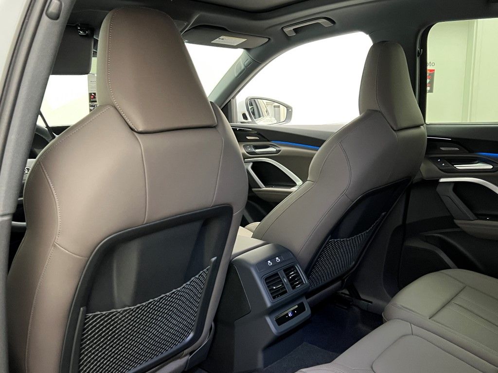 Thumbnail: 2025 Audi Q5 - 25