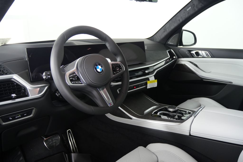 Thumbnail: 2026 BMW X7 - 13