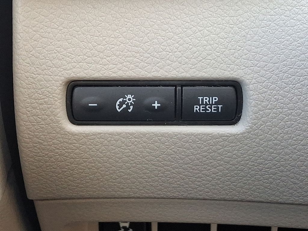 Thumbnail: 2018 Nissan Rogue Sport - 23