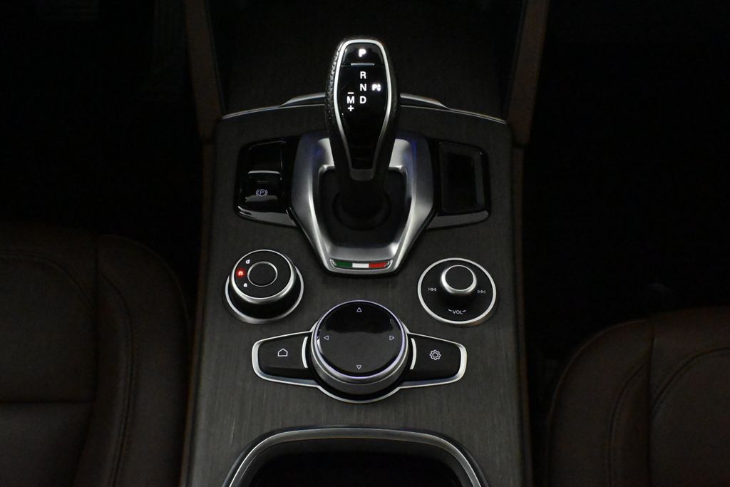 2021 Alfa Romeo Stelvio  26