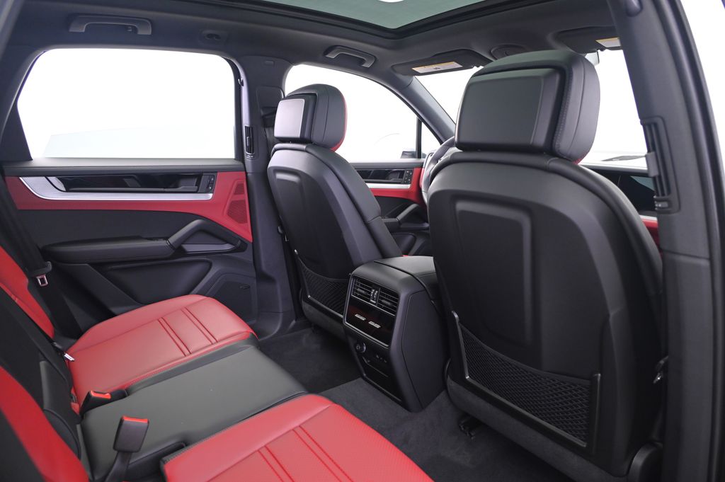 Thumbnail: 2026 Porsche Cayenne - 17