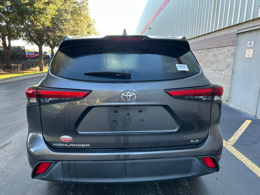 Thumbnail: 2022 Toyota Highlander - 4