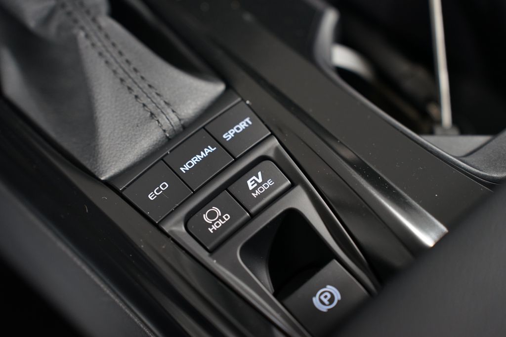 2025 Toyota Camry LE 23
