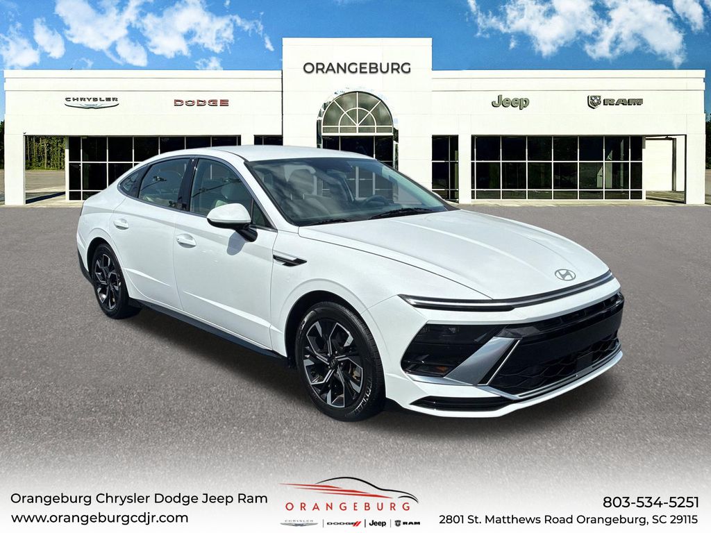 Serenity White 2025 Hyundai Sonata Sedan Front-Wheel Drive 8-Speed Automatic