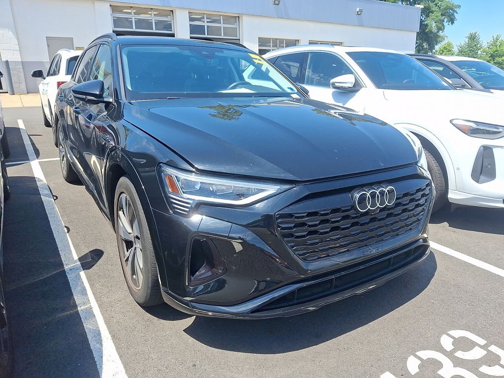 Thumbnail: 2024 Audi Q8 e-tron - 3