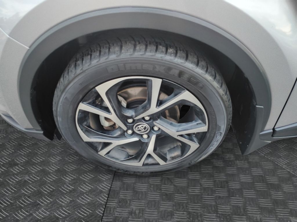 Used Car 2020 Toyota C-hr  Xle For Sale Under $20,000 In Austin, Texas