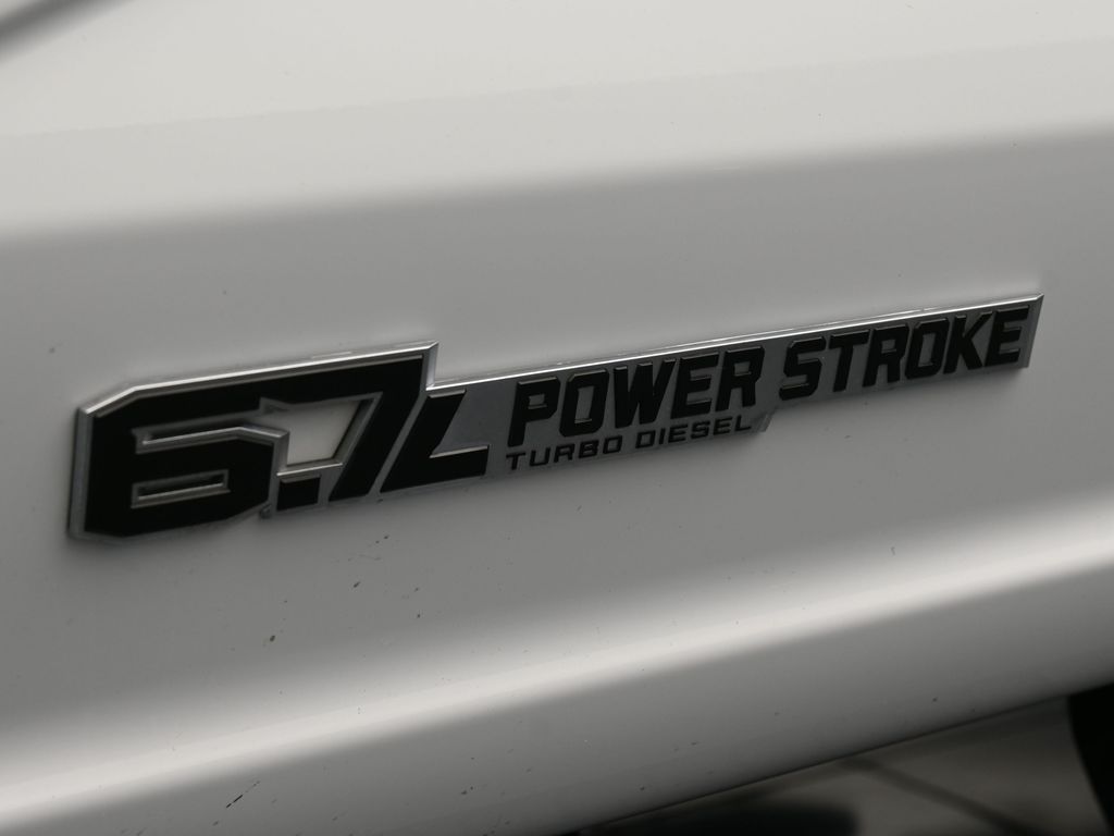 Used 2025 Oxford White Ford XLT image 33