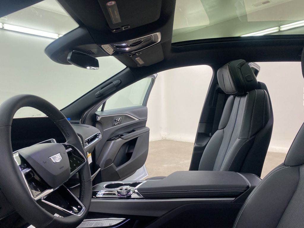2025 Cadillac LYRIQ Luxury photo