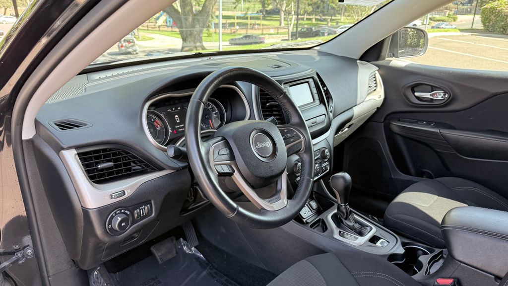 Used 2016 Jeep Cherokee Latitude 4D Sport Utility