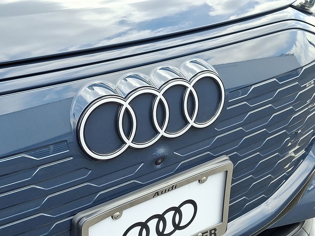 Thumbnail: 2025 Audi Q6 e-tron - 4