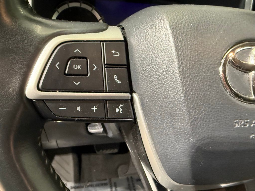 2022 Toyota Highlander XLE 28