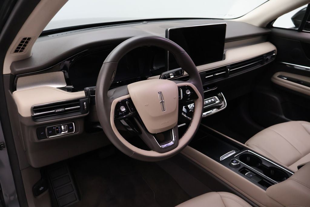 Thumbnail: 2023 Lincoln Corsair - 15