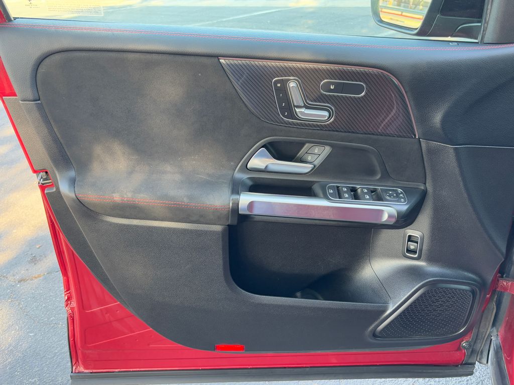 Thumbnail: 2020 Mercedes-Benz GLB - 27