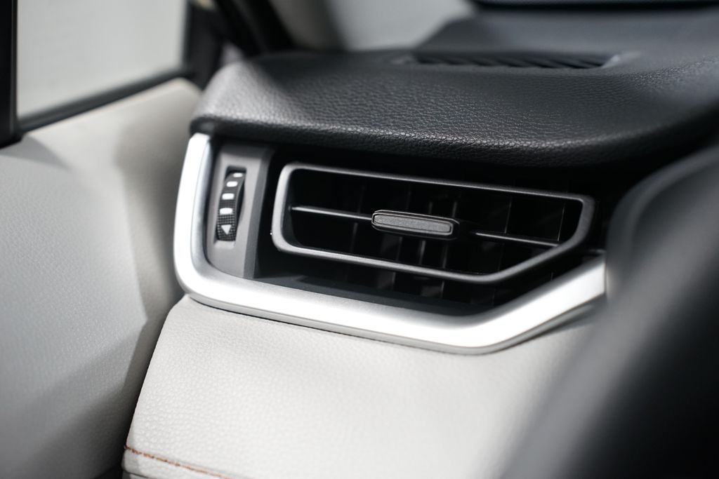 Thumbnail: 2025 Toyota RAV4 - 25