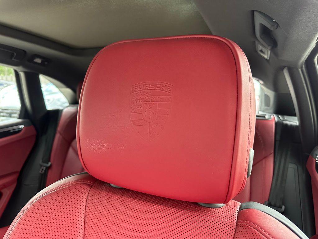 Thumbnail: 2023 Porsche Macan - 25